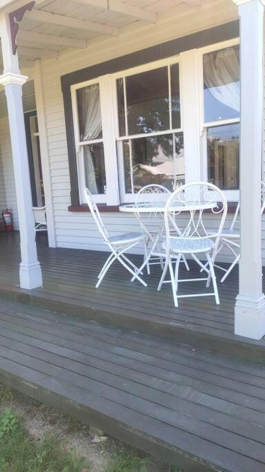 The Oaks- A Beautifully Appointed 1890S Villa Featherston Extérieur photo