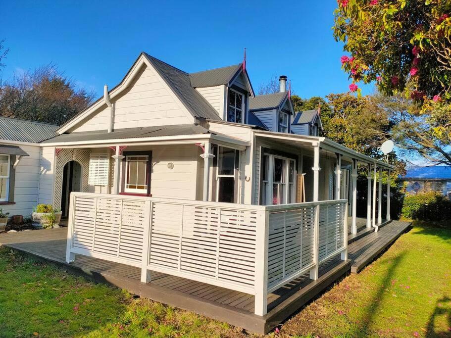 The Oaks- A Beautifully Appointed 1890S Villa Featherston Extérieur photo